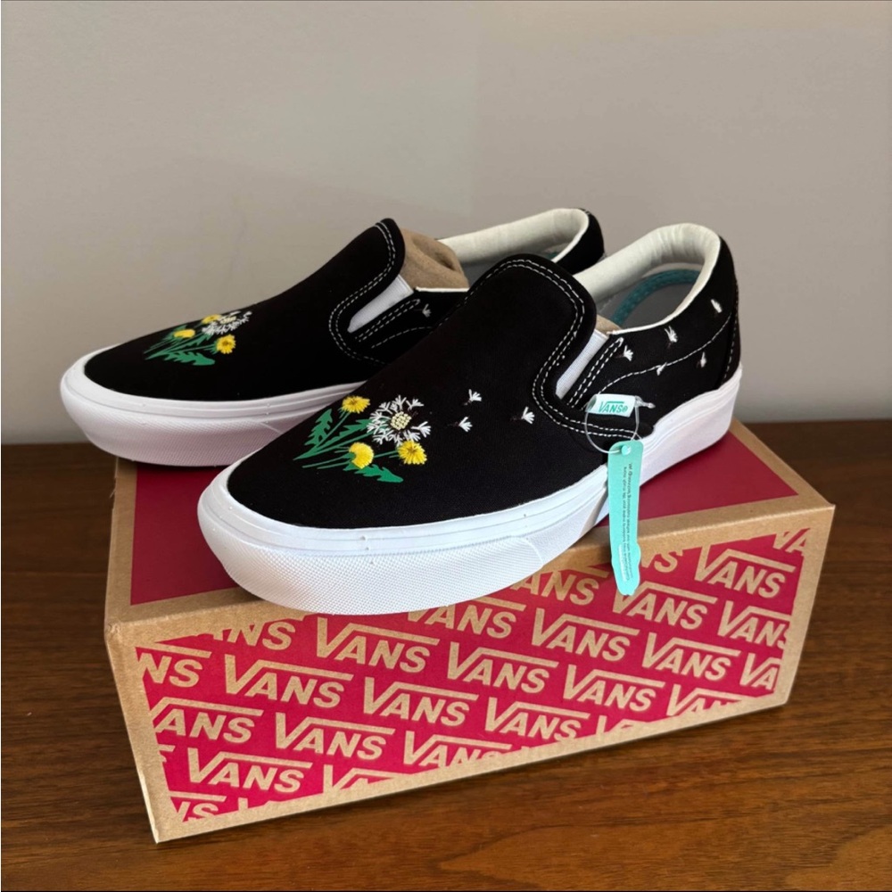New Vans Sneakers Comfycush Slip On Ditsy Bloom Black Size 6 Embroidered